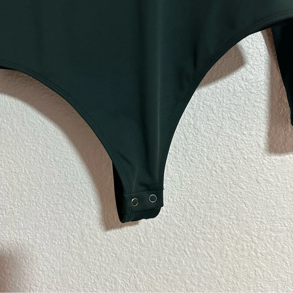 Express Body Contour Green Cut-Out Back Long Sleeve Mock Neck Bodysuit Size L - Picture 3 of 4